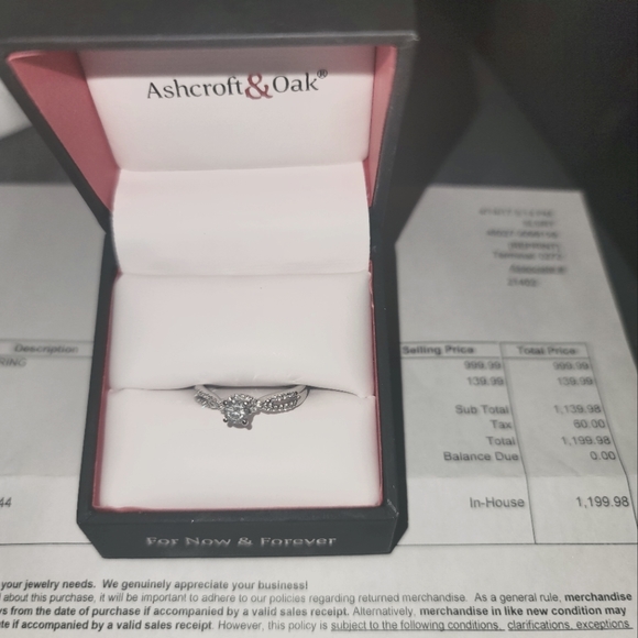 Engagement ring - Picture 1 of 1